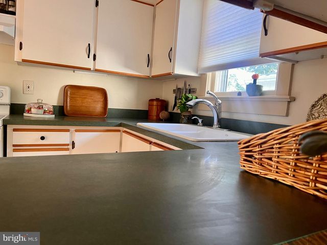 16 EATON RD, Pennsville, NJ 08070