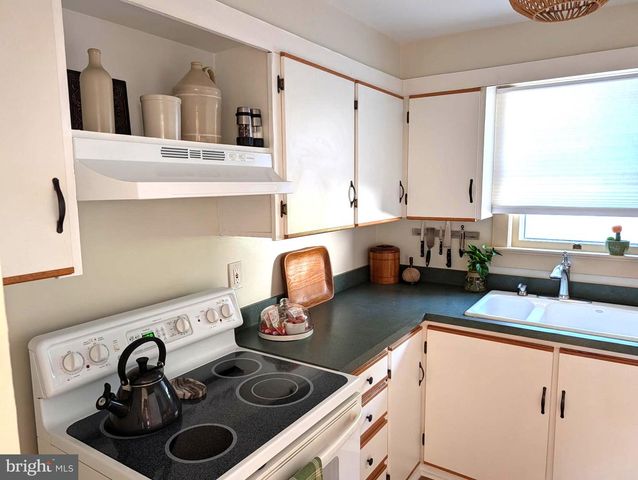 16 EATON RD, Pennsville, NJ 08070