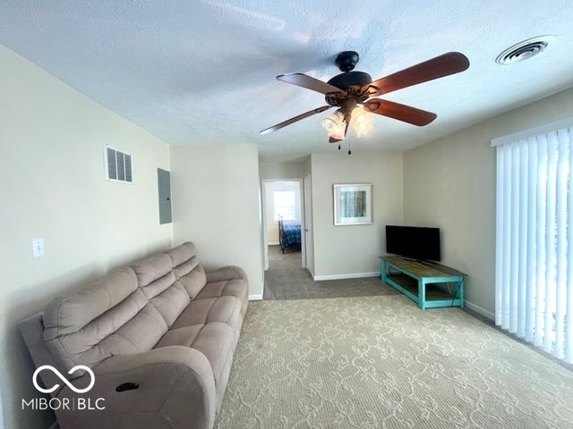 1601 S Clark Street, Muncie, IN 47302