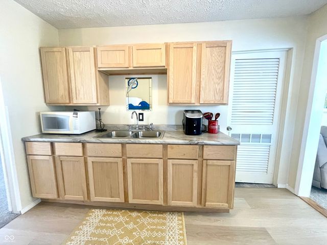 1601 S Clark Street, Muncie, IN 47302