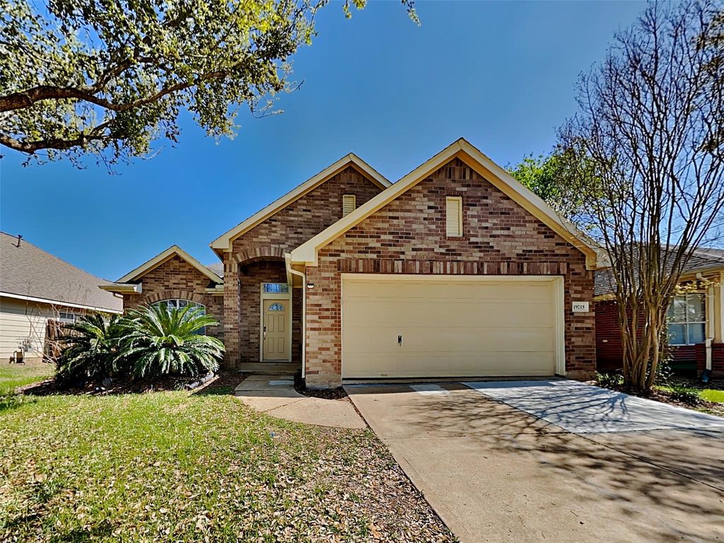 19215 Mustang Pointe Lane, Richmond, TX 77407