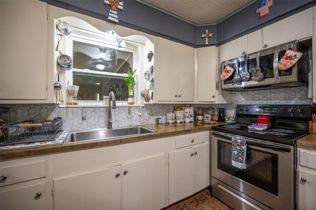 309 N Beech Street, Woodville, TX 75979