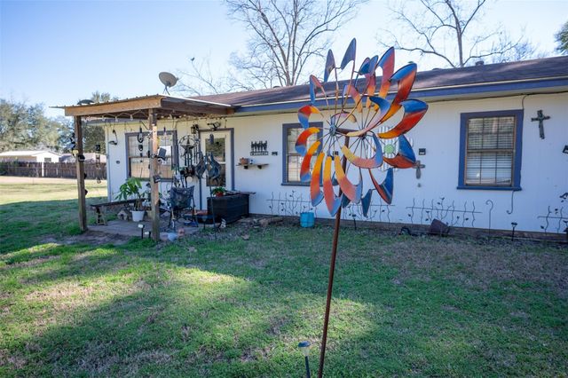 309 N Beech Street, Woodville, TX 75979