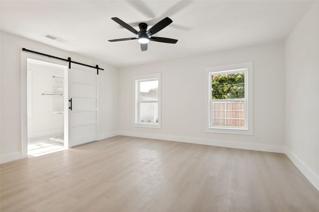 2450 Emmett Street, Dallas, TX 75211