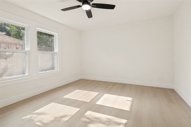 2450 Emmett Street, Dallas, TX 75211