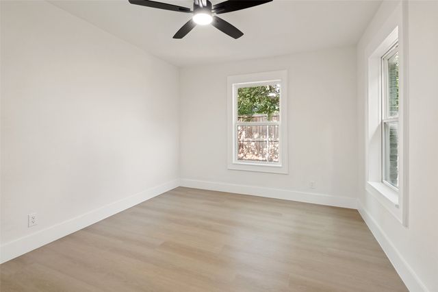 2450 Emmett Street, Dallas, TX 75211