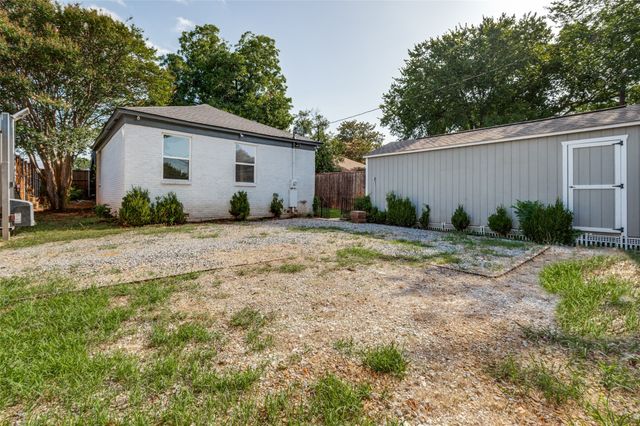 2450 Emmett Street, Dallas, TX 75211