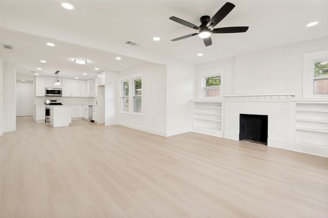 2450 Emmett Street, Dallas, TX 75211