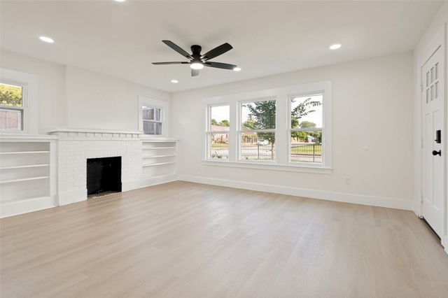 2450 Emmett Street, Dallas, TX 75211