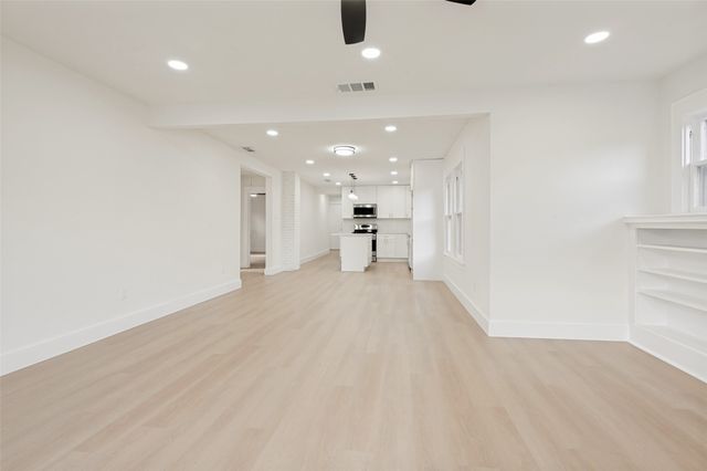 2450 Emmett Street, Dallas, TX 75211