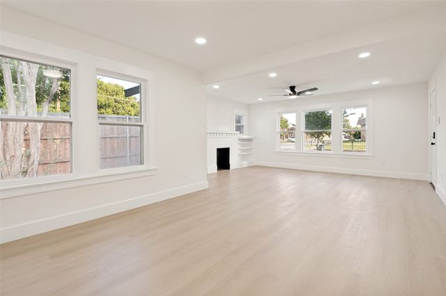 2450 Emmett Street, Dallas, TX 75211