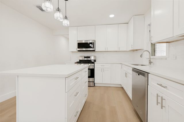 2450 Emmett Street, Dallas, TX 75211
