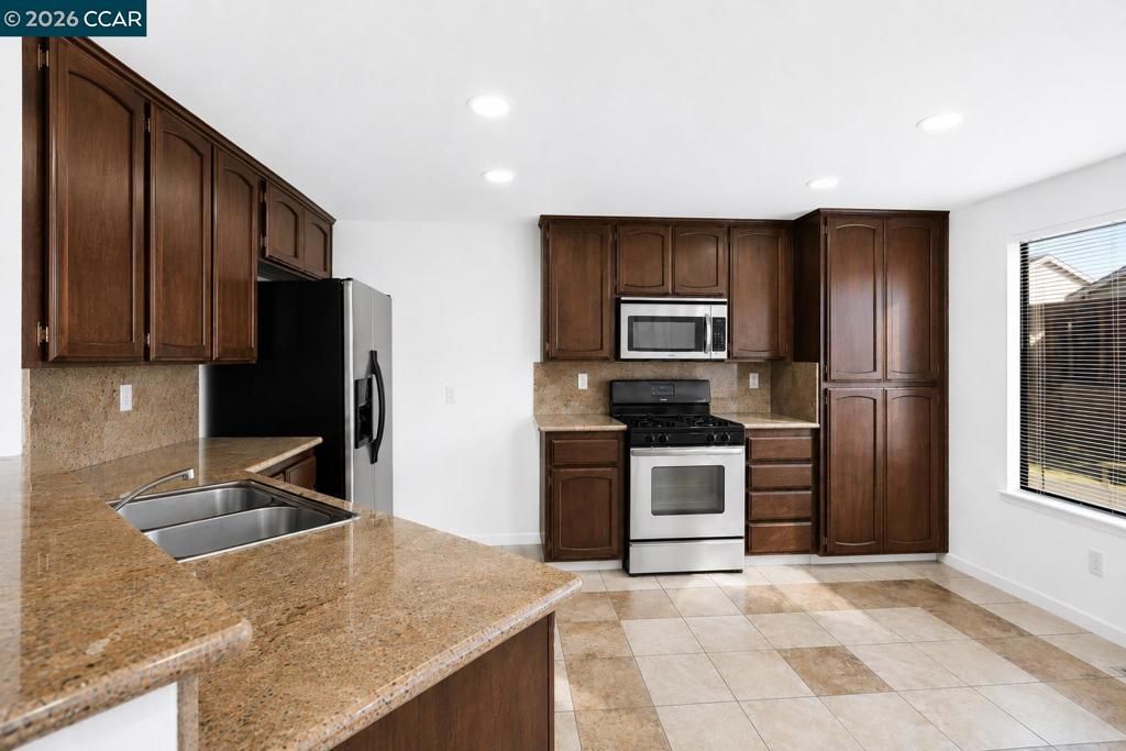 Image 6 of property listing at 2125 Willow Ave, Antioch, CA 94509