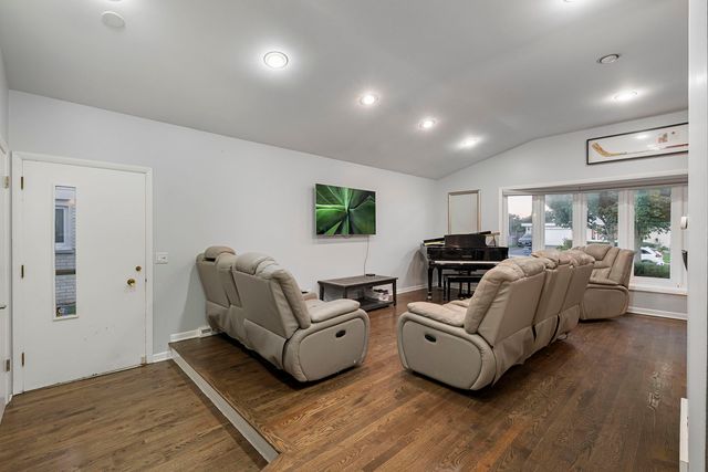 708 Barberry Road, Highland Park, IL 60035