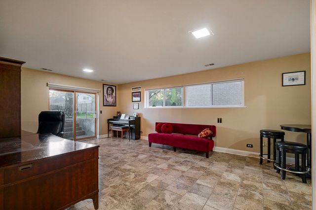 708 Barberry Road, Highland Park, IL 60035