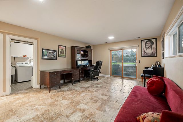 708 Barberry Road, Highland Park, IL 60035