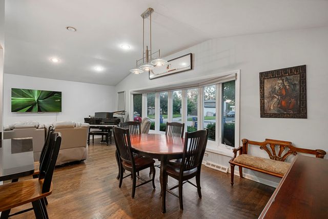 708 Barberry Road, Highland Park, IL 60035