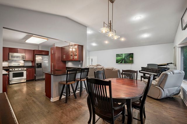 708 Barberry Road, Highland Park, IL 60035