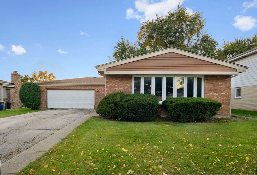 708 Barberry Road, Highland Park, IL 60035