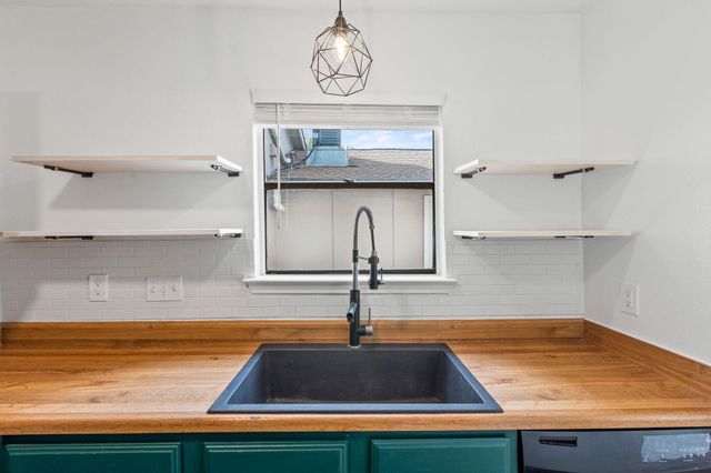 1712 N Timber Ridge RD, Austin, TX 78741