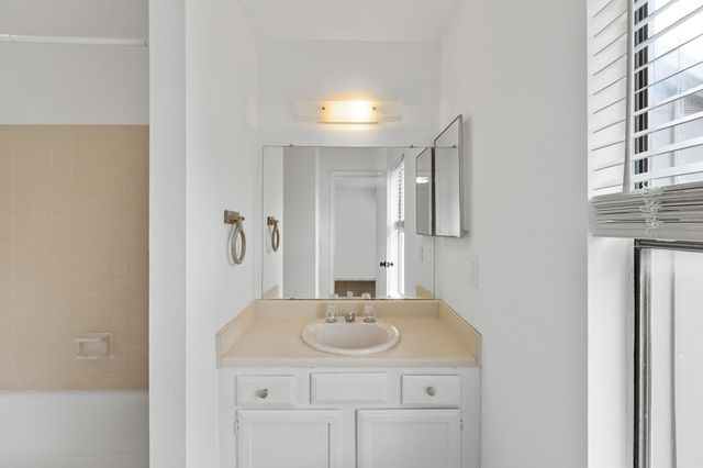 1712 N Timber Ridge RD, Austin, TX 78741