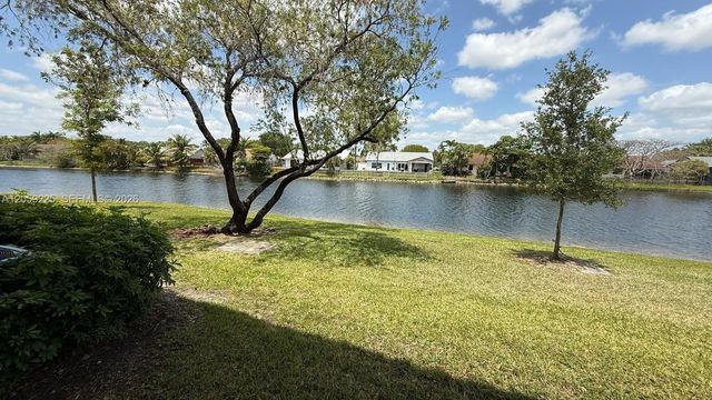 9933 Nob Hill Lane 9933, Sunrise, FL 33351