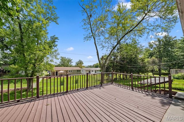 2556 Wesglen Estates Drive, Maryland Heights, MO 63043