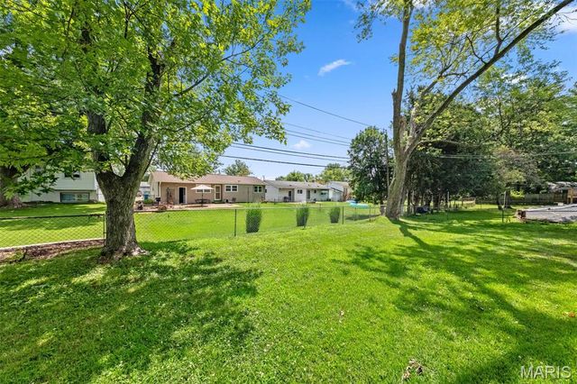 2556 Wesglen Estates Drive, Maryland Heights, MO 63043
