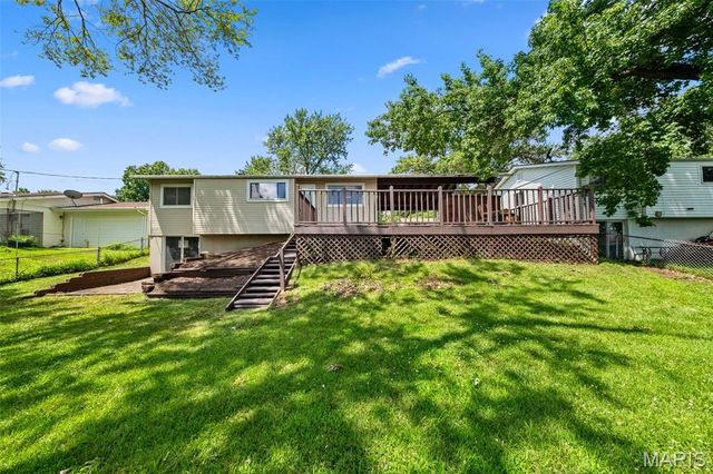 2556 Wesglen Estates Drive, Maryland Heights, MO 63043