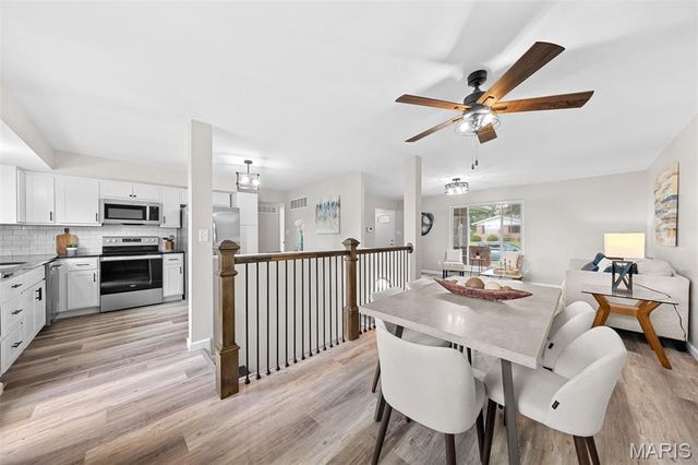 2556 Wesglen Estates Drive, Maryland Heights, MO 63043