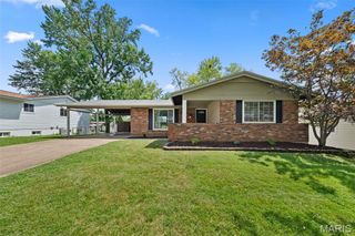 2556 Wesglen Estates Drive, Maryland Heights, MO 63043