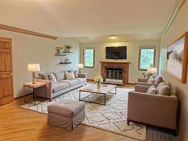 920 Oakwood LANE #B, Brookfield, WI 53045