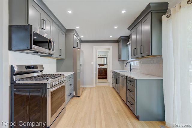 1842 Massoit Road, Royal Oak, MI 48073
