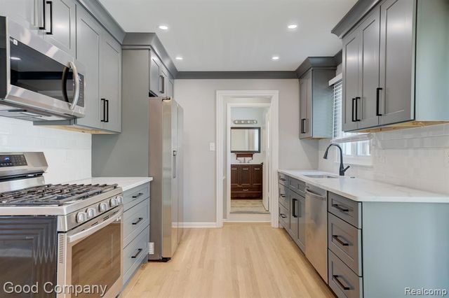 1842 Massoit Road, Royal Oak, MI 48073