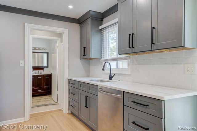 1842 Massoit Road, Royal Oak, MI 48073