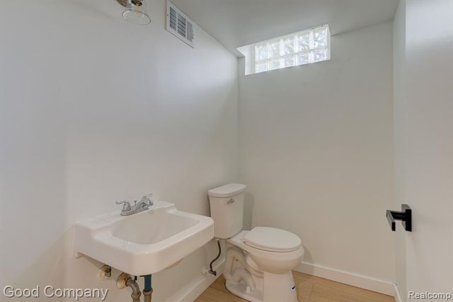 1842 Massoit Road, Royal Oak, MI 48073