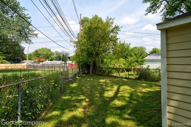 1842 Massoit Road, Royal Oak, MI 48073