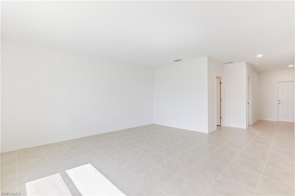 266 Lakeside Breeze WAY, LEHIGH ACRES, FL 33936 — photo 4