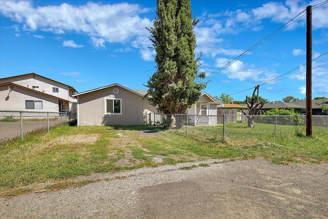 1613 9th Ave, Olivehurst, CA 95961