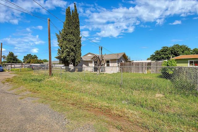 1613 9th Ave, Olivehurst, CA 95961