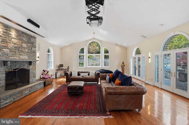 1087 MOUNT EYRE RD, Washington Crossing, PA 18977