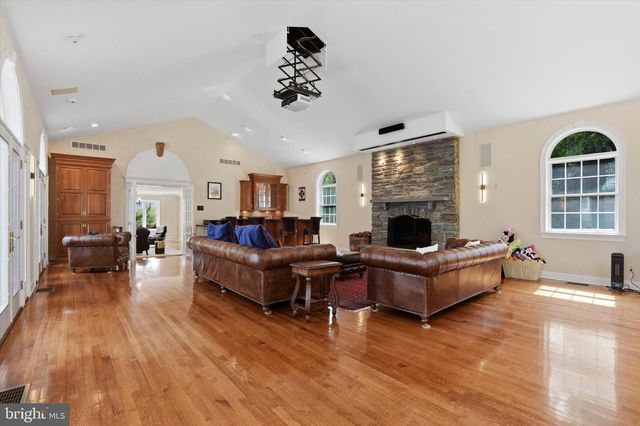 1087 MOUNT EYRE RD, Washington Crossing, PA 18977