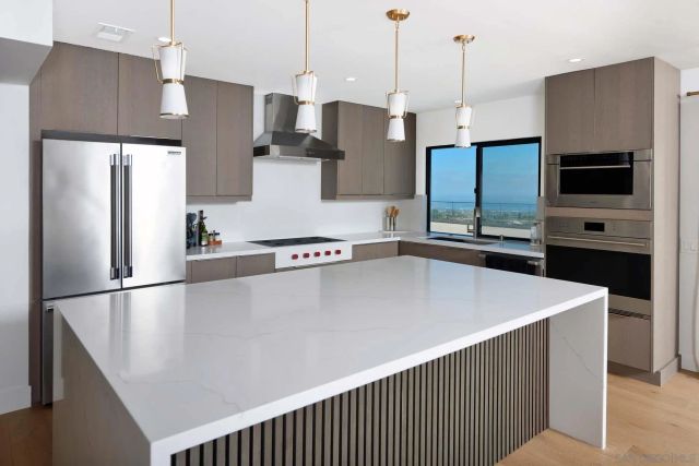2222 Bahia Dr, La Jolla, CA 92037