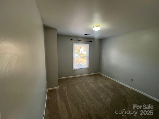 8428 Meadowcroft Court, Charlotte, NC 28215