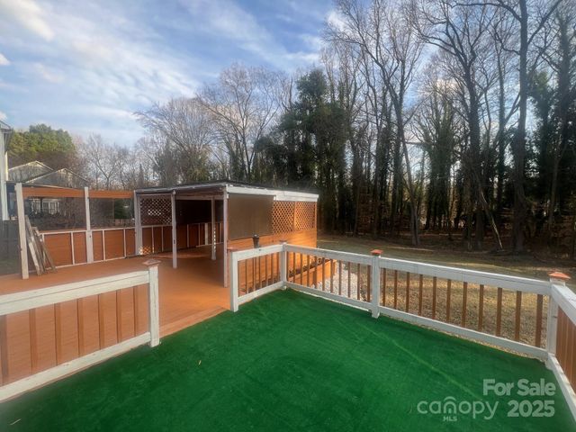 8428 Meadowcroft Court, Charlotte, NC 28215