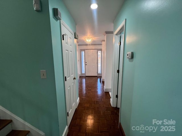 8428 Meadowcroft Court, Charlotte, NC 28215