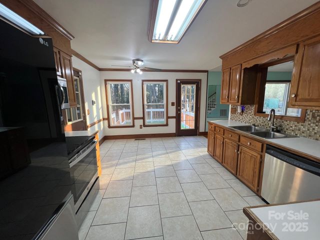 8428 Meadowcroft Court, Charlotte, NC 28215