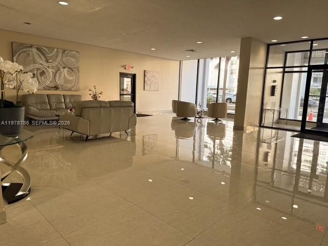 427 Golden Isles Dr 9G, Hallandale Beach, FL 33009