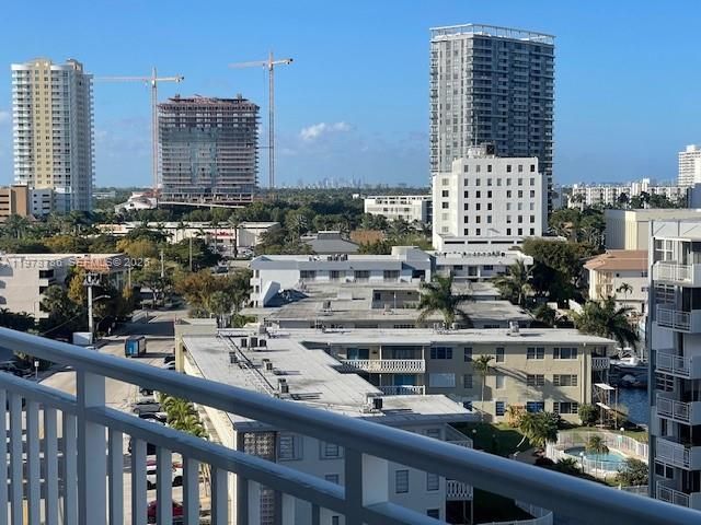 427 Golden Isles Dr 9G, Hallandale Beach, FL 33009