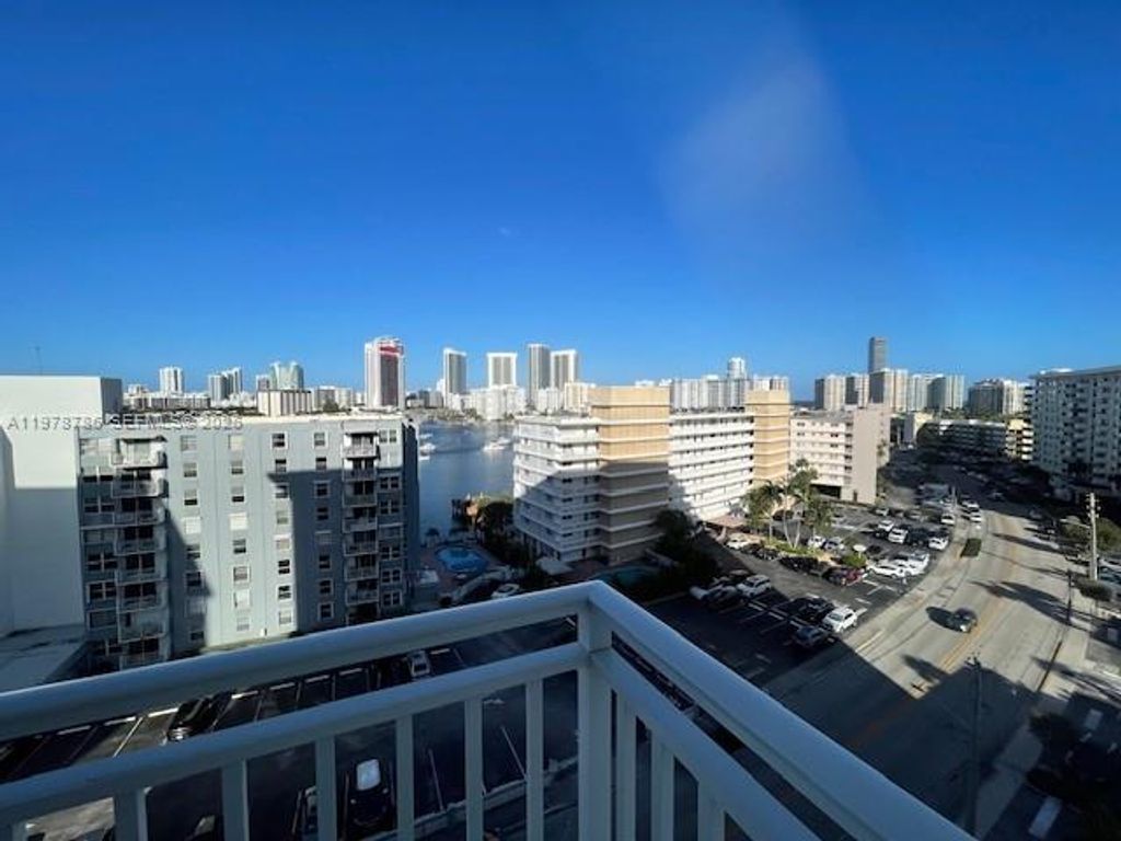 427 Golden Isles Dr 9G, Hallandale Beach, FL 33009